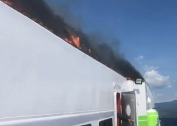 Kapal ferry cepat Chantika Lestari mengalami kebakaran di Laut Timor. ANTARA/HO-tanggapan layar video BPBD NTT.