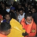 Petugas SAR membawa kantong jenasah berisi jasad korban kapal cepat KM Cantika Express 77 yang terbakar saat tiba di Pelabuhan Tenau Kupang, NTT, Senin (24/10/2022). (ANTARA/Kornelis Kaha)
