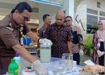 Pemusnahan barang bukti narkoba jenis sabu-sabu di Lhokseumawe, Kamis (20/10/2022). ANTARA/Dedy Syahputra