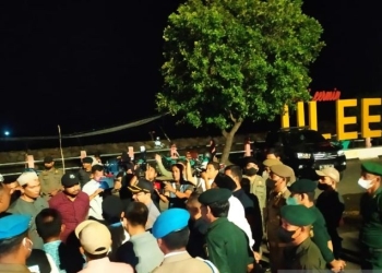 Unsur Pemerintah Kota Banda Aceh bersama Ketua DPRK, TNI/Polri dan masyarakat saat meninjau aktivitas malam di lokasi wisata Ulee Lheue, di Banda Aceh, Sabtu malam (23/10/2022) (ANTARA/Rahmat Fajri)
