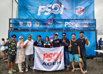 Tim Selancar Ombak Aceh foto bersama pada Kejurnas di Pantai Parerenan, Cangu, Provinisi Bali. (Ist)