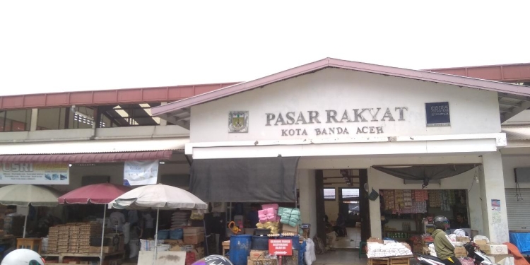 Aktivitas jual beli di Pasar Al-Mahira Lamdingin, Banda Aceh, Minggu pagi (9/10/2022). (Doc. ALIBI.id).