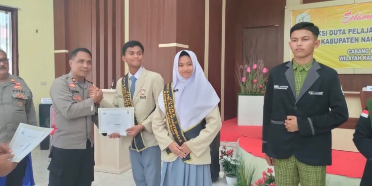 T. Zurriyan Abdurrahman dan Erwalin Edla dari SMAN 1 Seunagan terpilih menjadi Duta Kamtibmas Kabupaten Nagan Raya. (Sumber: Ist)