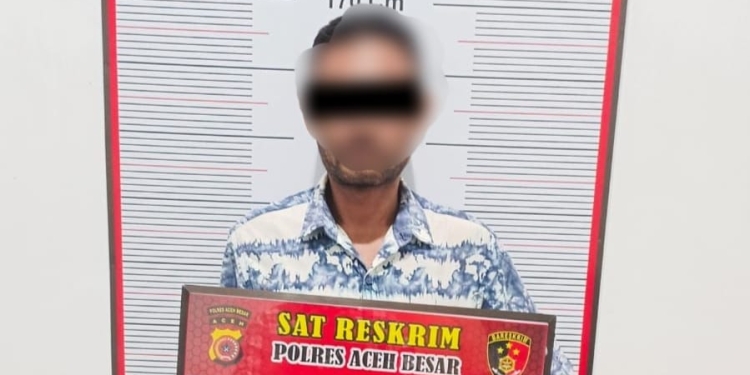 Tersangka AD (42), Mantan Keuchik Gampong Piyeung, Kecamatan Montasik, Kabupaten Aceh Besar (Dok. Polisi).