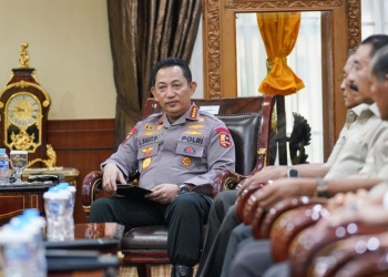 Kapolri Jenderal Pol Listyo Sigit Prabowo menerima kunjungan mantan kapolri dan sejumlah purnawirawan di Mabes Polri, Jakarta, Jumat (28/10/2022). ANTARA/Laily Rahmawaty