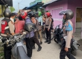 Petugas Polres Belawan menggerebek kampung narkoba di Jalan Rawe, Kelurahan Tangkahan, Kecamatan Medan Deli, Kota Medan. (Foto:ANTARA/HO)