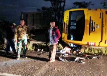 Bus usai mengalami kecelakaan maut dengan truk di Jalan KKA - Bener Meriah Kilometer 34, di Desa Alue Dua, Kecamatan Nisam Antara, Kabupaten Aceh Utara, Minggu (9/10/2022). ANTARA/HO