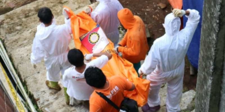 Polres Temanggung evakuasi jenazah diduga korban pembunuhan di Desa Campurejo, Kecamatan Tretep, Kabupaten Temanggung. ANTARA/HO-Polres Temanggung.