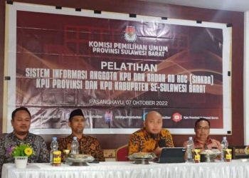 KPU Provinsi Sulawesi Barat (Sulbar) menggunakan aplikasi Sistem Informasi Anggota KPU dan Badan Adhoc (SIAKBA) untuk menciptakan pemilu yang akuntabel transparan dan partisipatif, di Mamuju, Sabtu (08/10/2022) ANTARA Foto/ M Faisal Hanapi
