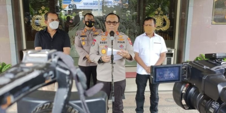 Kadiv Humas Polri Irjen Polisi Dedi Prasetyo saat menggelar konferensi pers di Polres Malang, Senin (3/10/2022). (ANTARA/HO-Bidhumas Polda Jatim).