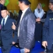 Bupati Mursil (tiga dari kanan) berjalan keluar dari gedung DPRK didampingi sejumlah anggota dewan usai menghadiri paripurna agenda usul pemberhentian Bupati dan Wakil Bupati Aceh Tamiang masa jabatan 2017-2022, Senin (28/11/2022). ANTARA/Dede Harison