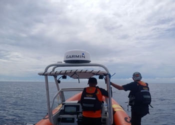 Tim SAR gabungan saat melakukan operasi pencarian hari keempat terhadap seorang nelayan yang dilaporkan hilang akibat tersambar petir di sekitar perairan antara Kabupaten Buton dengan Kabupaten Wakatobi, Sulawesi Tenggara, Ahad (27/11/2022) (ANTARA/HO-Humas Basarnas Kendari)