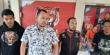 Kasatreskrim Polresta Jambi, Kompol Afrito Marbaro saat memberikan keterangan terkait penangkapan pelaku, Minggu (6/11) (ANTARA/Tuyani)