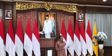 Gubernur Bali Wayan Koster saat menyampaikan tanggapan soal aksi demonstrasi Aliansi Mahasiswa Papua saat G20 di Denpasar, Jumat (18/11/2022). ANTARA/Ni Putu Putri Muliantari