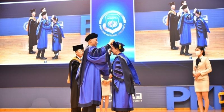Ketua DPR RI Puan Maharani dikukuhkan sebagai Doktor Honoris Causa di College Theatre PKNU, Busan, Korea Selatan, Senin (7/11/22) (ANTARA/HO-DPR RI)