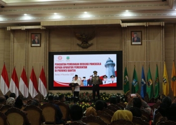 Wakil Presiden Ma'ruf Amin memberikan sambutan dalam acara Penguatan Pembinaan Ideologi Pancasila di Pendopo Gubernur Banten, Serang, Banten, Senin (14/11/2022). (ANTARA/Desca Lidya Natalia)