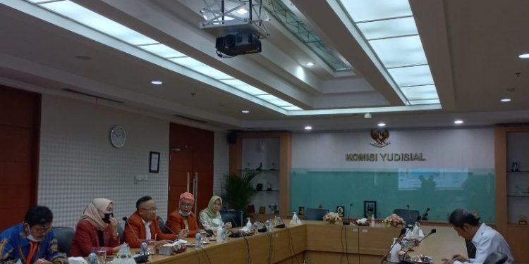 Kunjungan Dewan Pengurus dan Pembina dari Asosiasi Pengajar Hukum Adat (APHA) Indonesia di Gedung Komisi Yudisial, Jakarta Pusat, Selasa (8/11/2022). ANTARA/HO-APHA