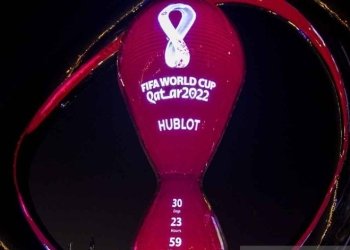 Jam hitung mundur menandai 30 hari menjelang pembukaan Piala Dunia FIFA Qatar 2022 di Doha, ibu kota Qatar, Kamis (20/10/2022). ANTARA FOTO/Xinhua/Nikku/rwa.