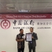 Country Manager BOC (Hong Kong) Limited Jakarta Branch Zhang Chao menyerahkan donasi secara simbolis kepada PMI yang diterima langsung Ketua Bidang Dana dan Prasarana PMI Pusat Johnny Darmawan pada Senin, (28/11/2022). Antara/HO/Humas PMI Pusat