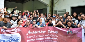 Diskusi dan kunjungan lapangan bersama Ikatan Arsitek Indonesia (IAI) di situs Asrama Haji Pulau Rubiah, Gampong Iboih Sabang, Sabtu (12/11/2022).