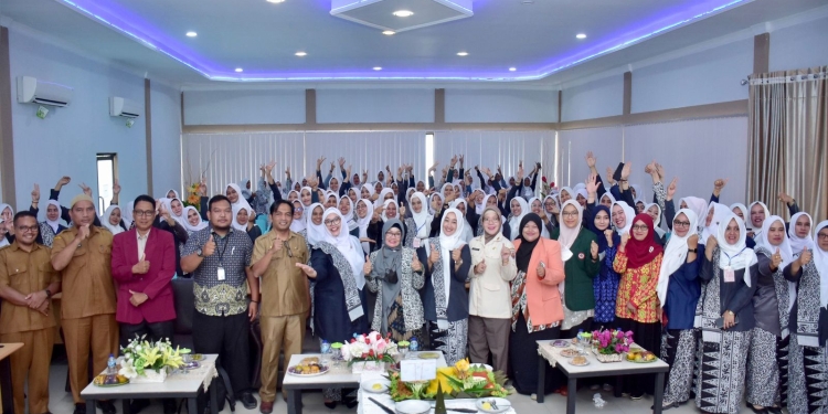 Rapat Kerja Ikatan Bidan Indonesia Cabang Kota Sabang, yang berlangsung di Mata Ie Resort Sabang, Selasa (22/11/2022). (Dok. Humas Kota Sabang)