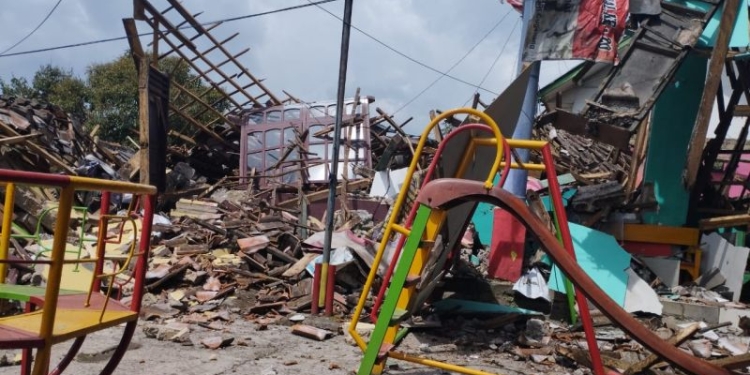 Kondisi TK PGRI Cugenang yang rusak akibat gempa yang terjadi pada Senin lalu (21/11) di Cianjur, Jawa Barat, Rabu (23/11/2022). (ANTARA/Rizka Khaerunnisa)