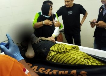 Jenazah Alif Zikri (20), Mahasiswa, warga Lamgapang, Krueng Barona Jaya, Aceh Besar ditemukan oleh masyarakat mengapung di perairan Krueng Aceh, Senin (28/11/2022) sore. (Dok. Polisi)