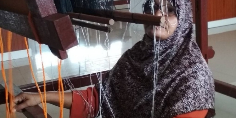 Proses pembuatan kain songket tradisonal Aceh di Jasmani Songket. (Dok. Ist)