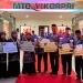 Para Peserta dari Kafilah Aceh, foto bersama usai meraih juara pada ajang Musabaqah Tilawatil Quran (MTQ) KORPRI VI di Kota Padang, Sumatera Barat, Sabtu (12/11/2022). (Dok. Humas Aceh)