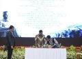 Kepala BPSDM Aceh, Syaridin, saat mewakili Pemerintah Aceh, menandatangani kerja sama dengan Lembaga Ketahanan Nasional (Lemhannas) RI dalam bidang penyelenggaraan pemantapan nilai-nilai kebangsaan bagi komponen bangsa di Provinsi Aceh, di Ruang Hening Gedung Trigatra Lemhannas RI, Jakarta, Selasa (29/11/2022). (Dok. Humas Pemerintah Aceh)