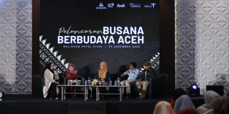 Peluncuran busana berbudaya Aceh di Hotel Ayani Banda Aceh, Senin (5/12/2022). (Dok. Disbudpar Aceh)