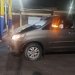 Mobil milik pelaku diduga tabrak lari saat diamankan di Polsek Jatinegara, Jakarta Timur, Jumat (23/12/2022). ANTARA/Yogi Rachman