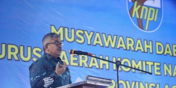Sekda Aceh, Bustami, menyampaikan sambutan Pj Gubernur Aceh saat membuka Musyawarah Daerah (Musda) XIV DPD KNPI Aceh di Tamiang Sport Center, Aceh Tamiang, Rabu (7/12/2022). (Dok. Humas Pemerintah Aceh)