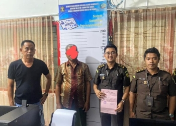 Kejaksaan Negeri Pesisir Selatan, Sumatera Barat (Sumbar) menetapkan Ketua Koperasi Sawit Sulali berinisial M sebagai tersangka kasus dugaan oemyelewengan dana koperasi, pada Senin (12/12/2022). ANTARA/HO-KEJARIPESSEL