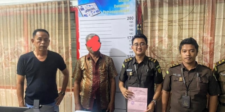 Kejaksaan Negeri Pesisir Selatan, Sumatera Barat (Sumbar) menetapkan Ketua Koperasi Sawit Sulali berinisial M sebagai tersangka kasus dugaan oemyelewengan dana koperasi, pada Senin (12/12/2022). ANTARA/HO-KEJARIPESSEL