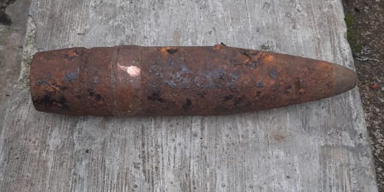 Sebuah mortir yang ditemukan di areal persawahan di Kecamatan Rajapolah, Kabupaten Tasikmalaya, Jawa Barat. ANTARA/HO-Polres Tasikmalaya Kota