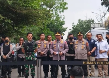 Kapolri Jenderal Pol. Listyo Sigit Prabowo memberikan keterangan pers terkait bom bunuh diri di Mapolsek Astanaanyar, Bandung, Jawa Barat, Rabu (7/12/2022). (ANTARA/Bagus Ahmad Rizaldi)