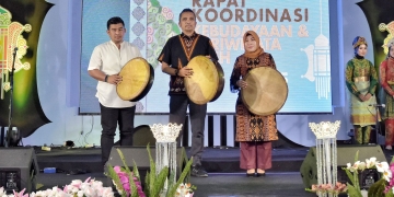 Pembukaan Rapat Koordinasi (Rakor) untuk membangun sinergi program dalam mendukung kemajuan bidang kebudayaan dan pariwisata, yang digelar Dinas Kebudayaan dan Pariwisata (Disbudpar) Aceh, Rabu (30/11/2022) malam. (Dok. Humas Kota Sabang)