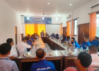 Ketua DPW PAN Aceh H Ir Mawardi Ali bersama pengurus lakukan pertemuan dengan Pengurus DPD I dan DPC serta kader Partai Amanat Nasional Kabupaten Aceh Jaya, di Hotel Pantai Barat, Calang, pada Sabtu (3/12/2022). (Dok. Humas PAN Aceh)