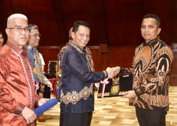 Pj Wali Kota Sabang Terima Penghargaan WTP ke-10 Kali Berturut-Turut Saat Hadiri Penyerahan DIPA Tahun Anggaran 2023, Jumat (16/12/2022) siang.