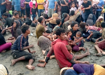 Imigran Rohingya terdampar di pesisir pantai Desa Ujolung Pie, Kecamatan Muara Tiga, Kabupaten Pidie, Senin (26/12/2022).