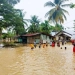Sekelompok anak bermain banjir di Desa Nibong Baroh, Kecamatan Nibong, Kabupaten Aceh Utara, Rabu (21/12/2022). ANTARA/HO/Dok Warga