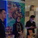 Pengunjung melihat produk yang dipamerkan di stan Expo Produk Ekonomi Kreatif Aceh di Mall Cambridge City Square Medan. (Dok. Disbudpar Aceh)
