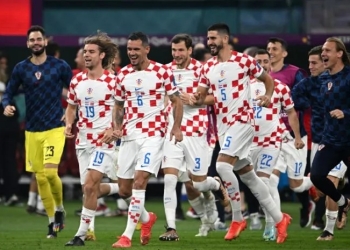 Para pemain Kroasia melakukan selebrasi setelah menang 2-1 atas Maroko dan menempati peringkat ketiga Piala Dunia 2022 di Khalifa International Stadium, Doha pada Sabtu (17/12/2022). ANTARA/AFP/PAUL ELLIS