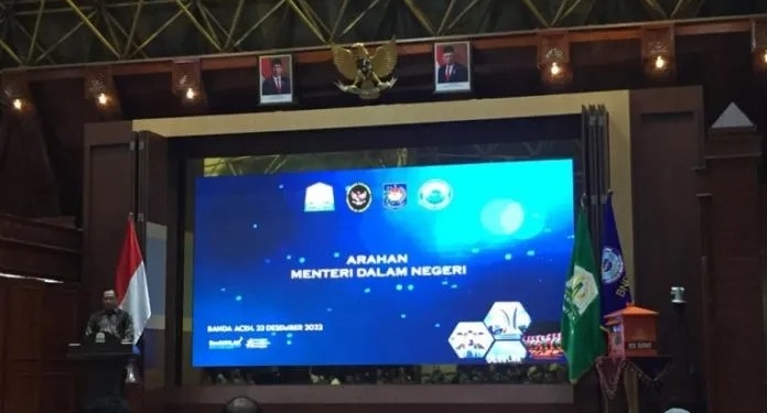 Menteri Dalam Negeri (Mendagri) Tito Karnavian memberikan arahan kepada pemerintah daerah di Aceh, di Anjong Mon Mata, di Banda Aceh, Kamis (22/12/2022). ANTARA/M Ifdhal