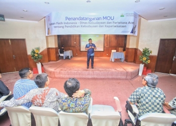 Kepala Disbudpar Aceh, Almuniza Kamal menyampaikan sambupatan pada acara penandatanganan MoU terkait pendidikan dan kebudayaan dengan Yayasan Fatih Indonesia, di Banda Aceh, Kamis (22/12/2022). (Dok. Disbudpar Aceh)