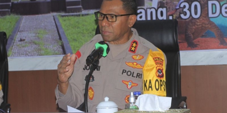 Kapolda NTT Irjen Pol Johanis Asadoma saat memberikan keterangan dalam konferensi pers akhir tahun Polda NTT di Kupang, Jumat (30/12/2022). ANTARA/Kornelis Kaha