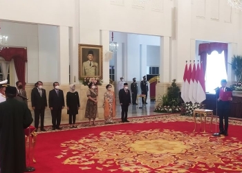 Presiden Joko Widodo melantik Laksamana TNI Yudo Margono sebagai Panglima TNI di Istana Negara, Jakarta, Senin (19/12/2022). (ANTARA/Indra Arief Pribadi)