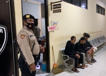 Empat remaja yang diamankan Polres Bantul, DIY dalam giat patroli yang digelar pada Jumat (9/12/2022) malam. (Foto Humas Polres Bantul)