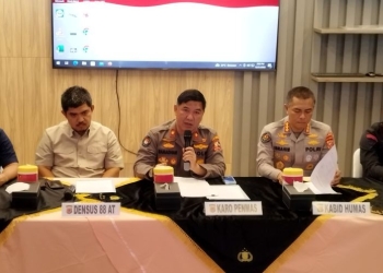 Karopenmas Divhumas Polri Brigjen Pol Ahmad Ramadhan memberikan keterangan pers di Polda Jawa Barat, Kota Bandung, Jawa Barat, Rabu (21/12/2022). (ANTARA/Bagus Ahmad Rizaldi)